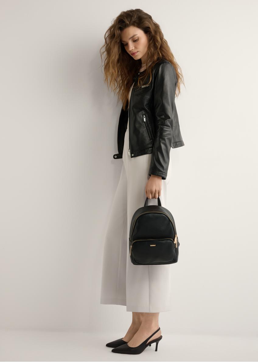 Čierny dámsky batoh z imitácie kože TOREC-1014-99(W25)