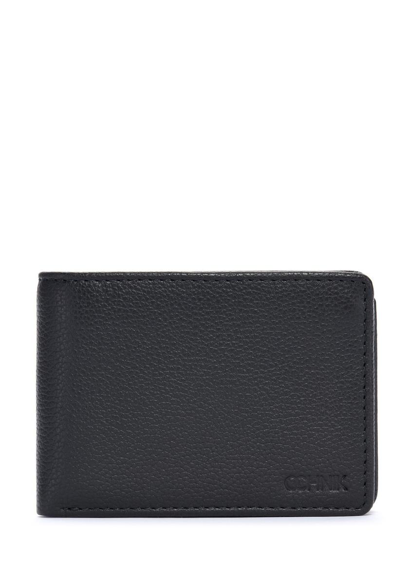 Čierna malá kožená pánska peňaženka PORMS-0634A-99(Z25), pohľad spredu na bielom pozadí.