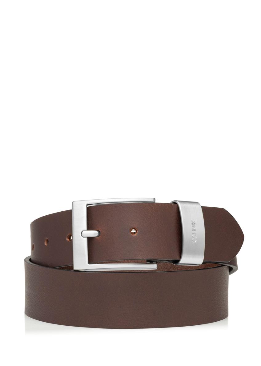 Pánsky hnedý kožený opasok PASMS-0163-1H(W26), pohľad spredu na bielom pozadí.