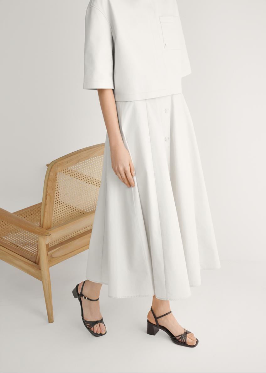 Tmavohnedé kožené sandále na podpätku BUTYD-1234-1IW26)