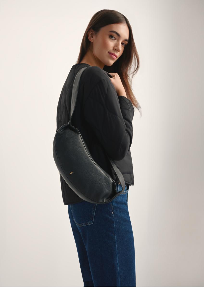 Čierna kožená kabelka v bagetovom štýle TORES-1238-99(W26)