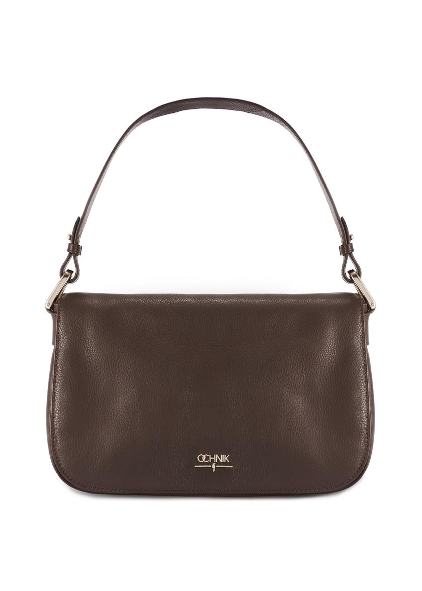 Dámska hnedá kožená taška cez rameno TORES-1253-1I(W26), pohľad spredu na bielom pozadí.