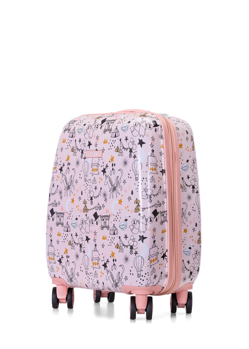 Malý ružový kufor na kolieskach, model WALAB-0079-34-19(W25), zobrazený pod uhlom na bielom pozadí.