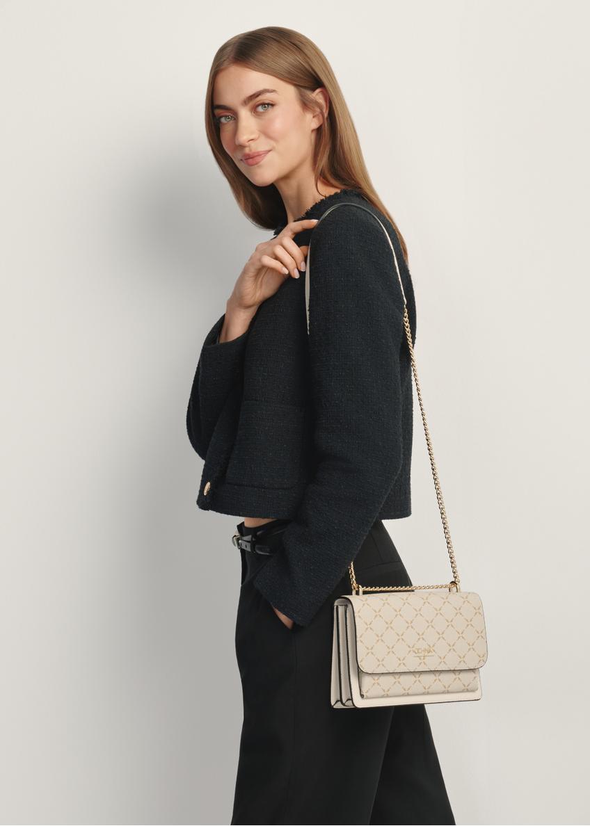 Krémová dámska crossbody kabelka s monogramom TOREC-1156-0P(W26)