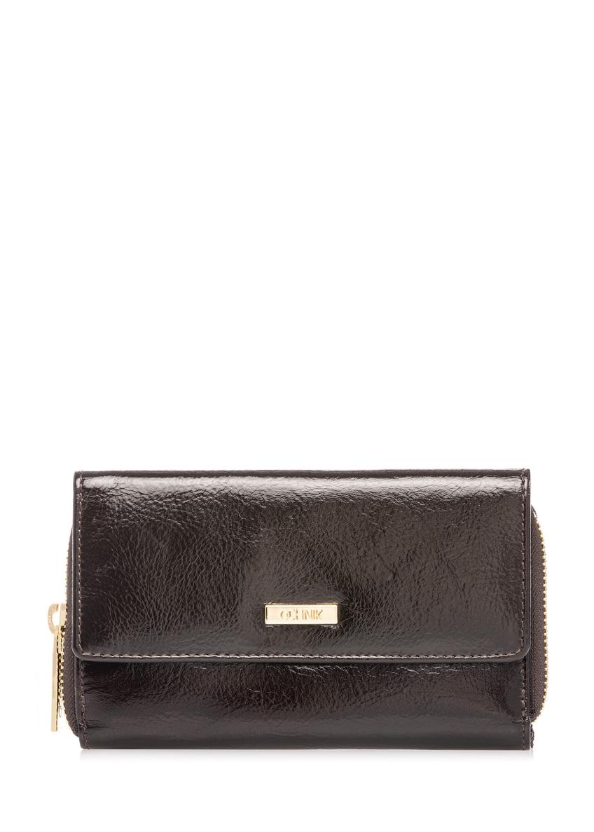 Dámska kožená peňaženka tmavohnedej farby PORES-0987-1I(W26), pohľad spredu na bielom pozadí.