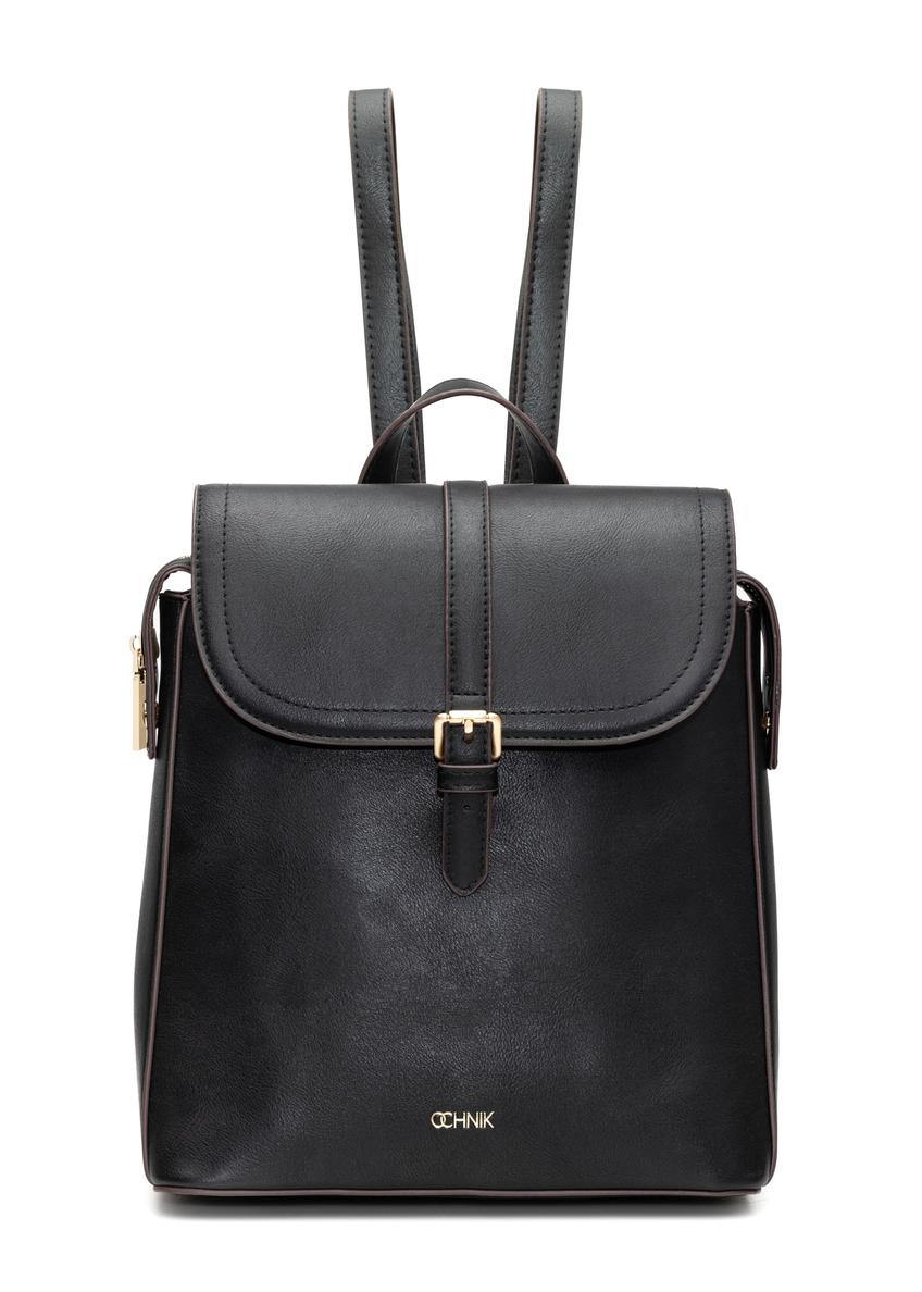 Dámsky batoh v čiernej farbe TOREC-1198-99(W26) - pohľad spredu na produkt, na bielom pozadí.