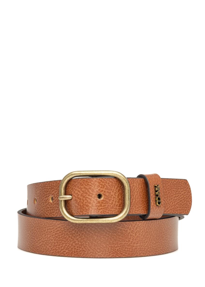 Dámsky kožený opasok v koňakovej farbe PASDS-0335-1F(W26), pohľad spredu na bielom pozadí.