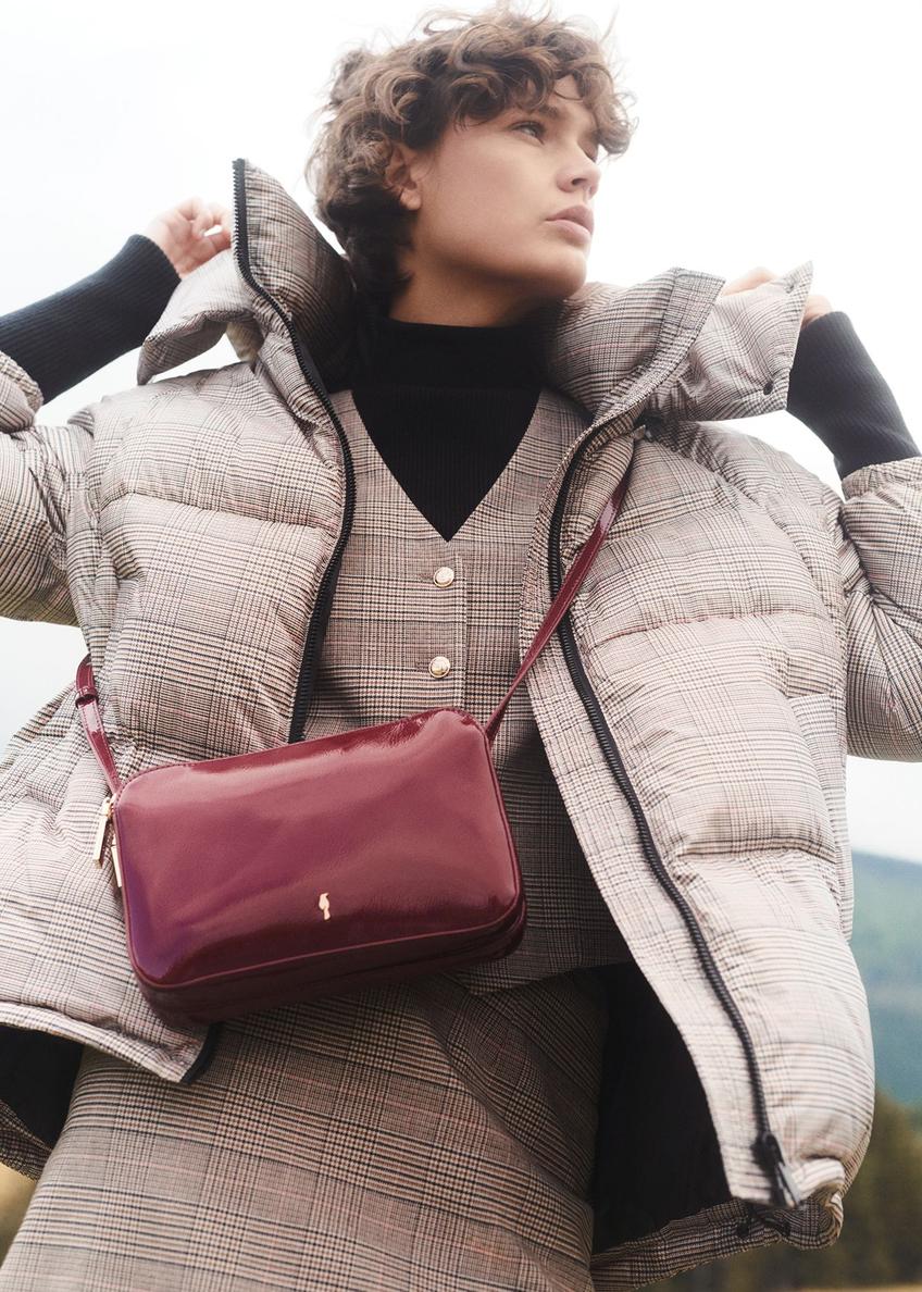 Bordová lakovaná dámska crossbody kabelka TOREC-0205F-43(Z25)