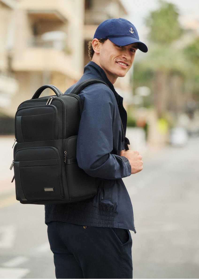 Pánsky čierny batoh TORMN-0406-99(W26)