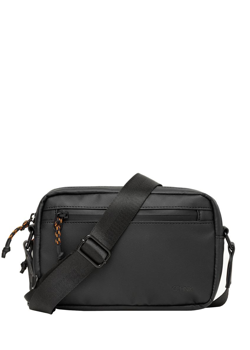 Pánska mestská crossbody kabelka TORMN-0434-99(Z26), pohľad na produkt spredu na svetlom pozadí.