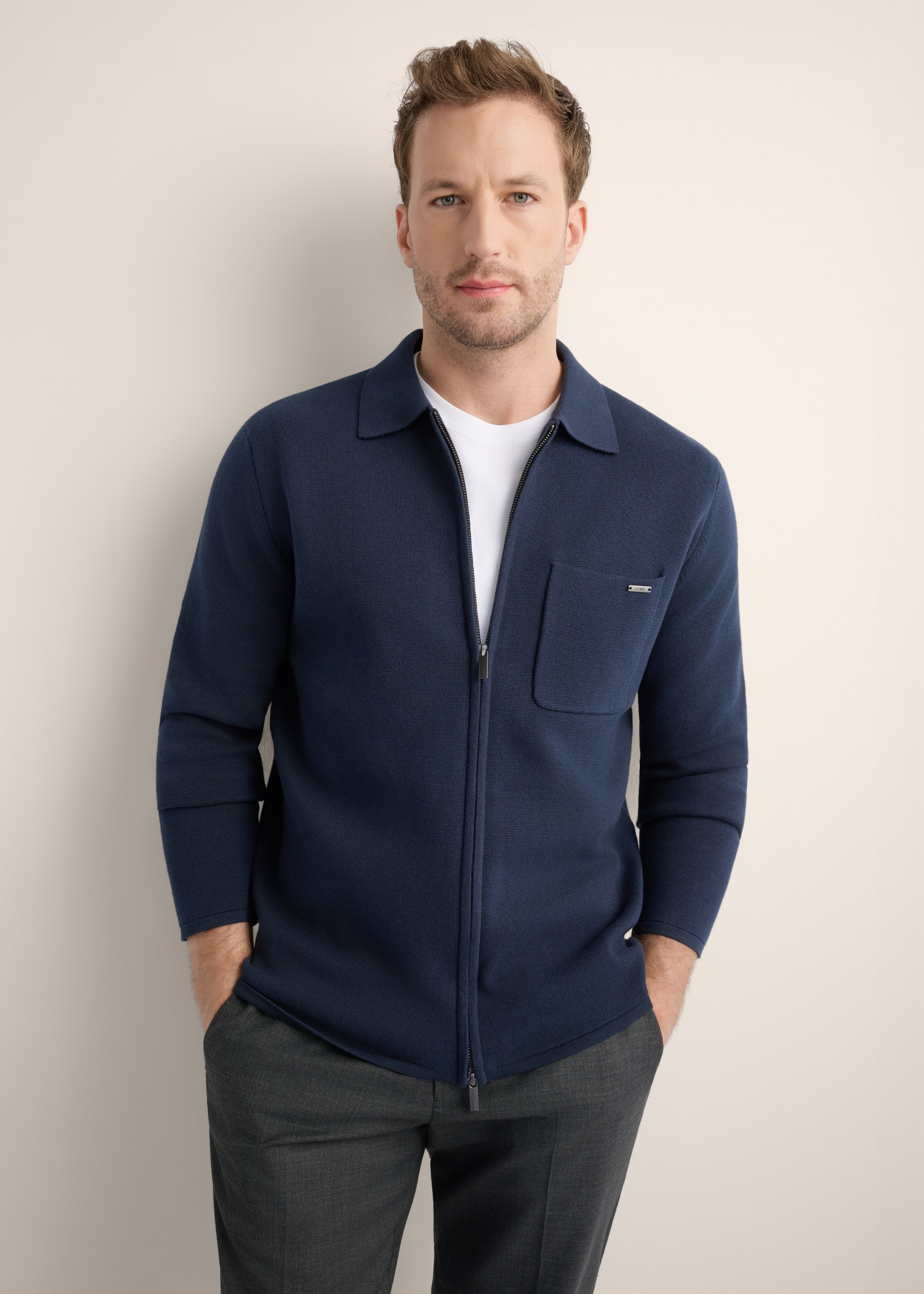 Tmavo modrý bavlnený pánsky sveter na zips SWEMT-0192-7E(Z26)