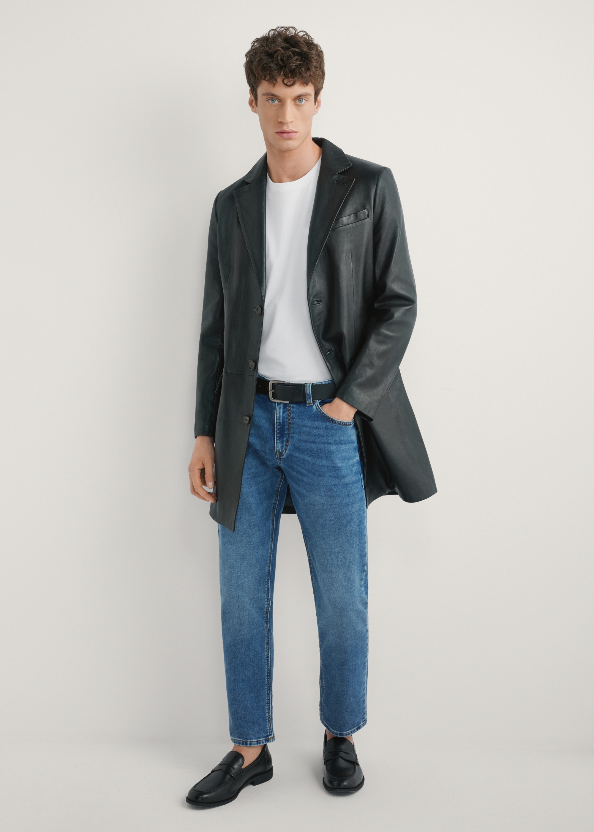 Pánsky čierny kožený kabát  KURMS-0388-99(W26)