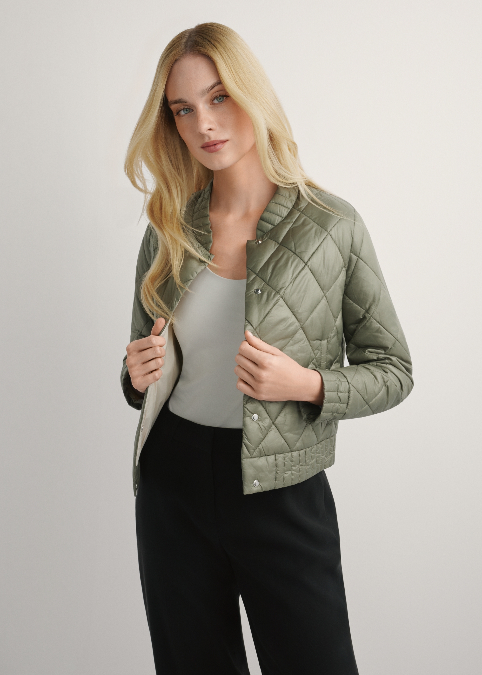 Przejściowa kurtka damska w kolorze khaki KURDT-0564A-55(W26)