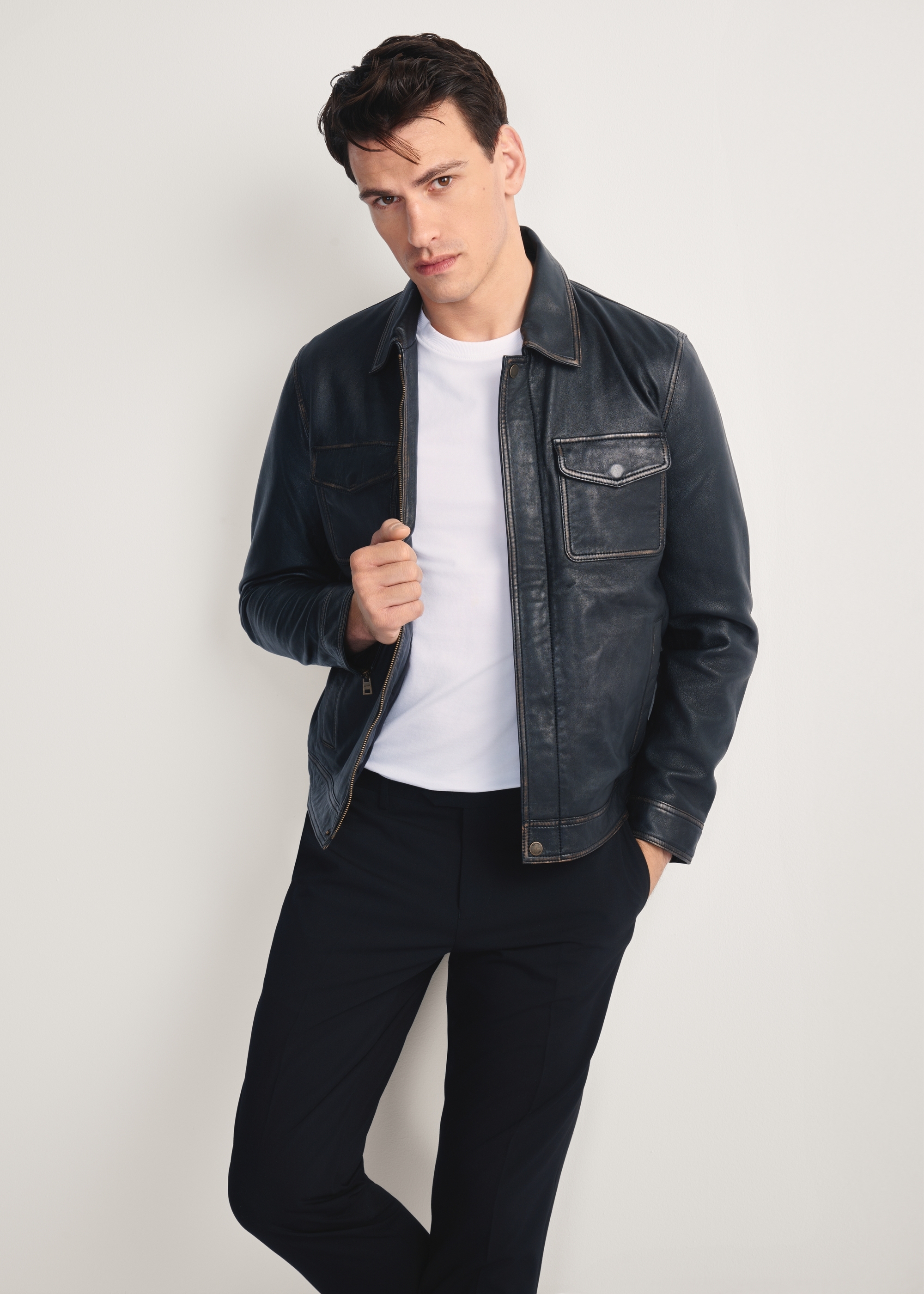 Čierna pánska kožená bunda v štýle vintage KURMS-0381-2870(Z25)