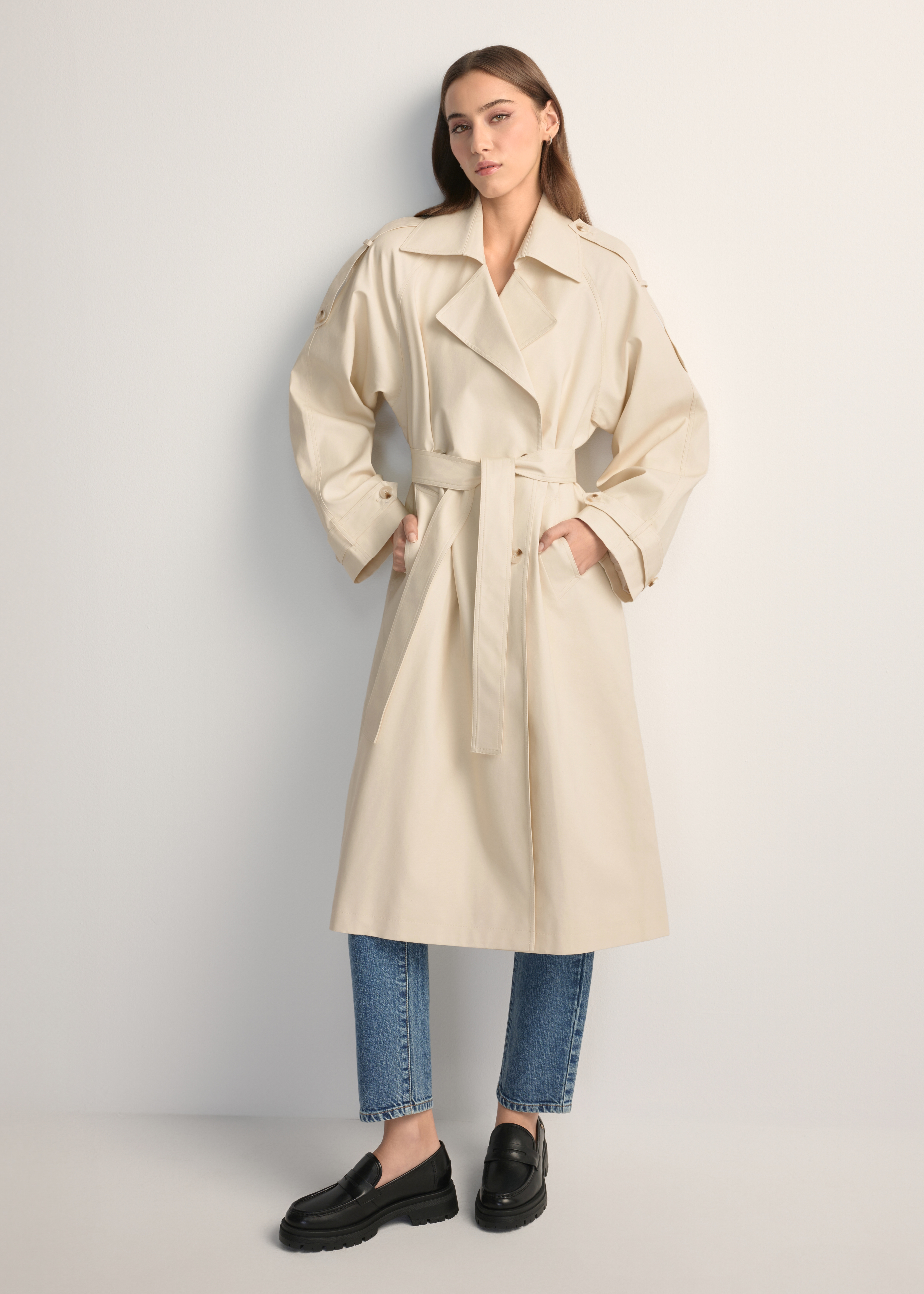 Dlhý krémový dámsky kabát oversize KURDT-0659-0C(W26)