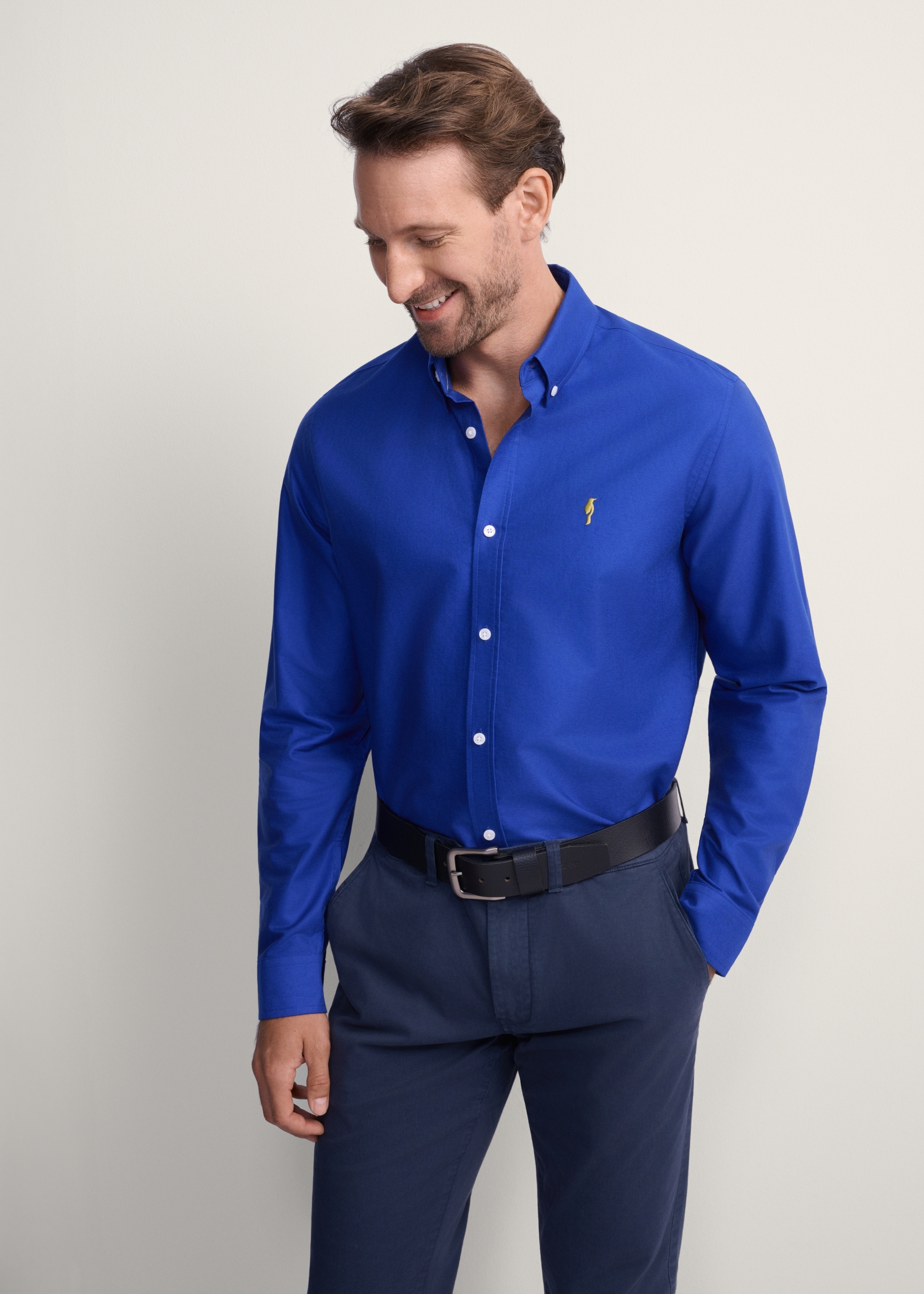 Pánska bavlnená košeľa v tmavomodrej farbe KOSMT-0346-17(Z25)